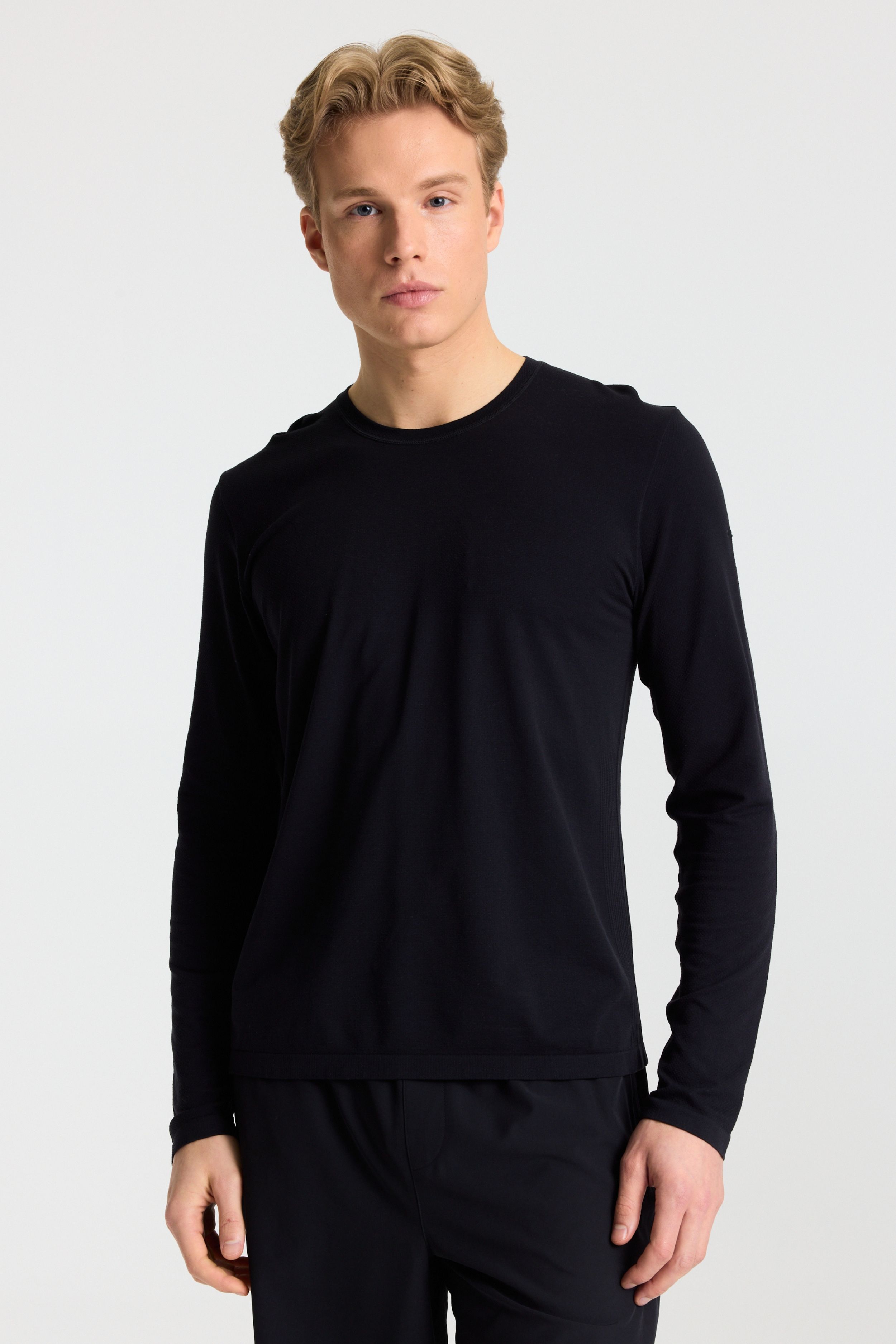 M. Seamlite® Long Sleeve Shirt - Black